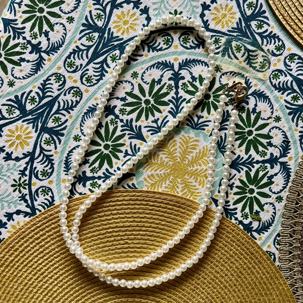 Pearl Chain Phone Holder